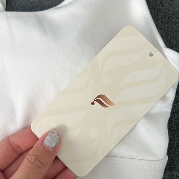 White fabletics sports bra with multicolor straps - Picture 5 of 11